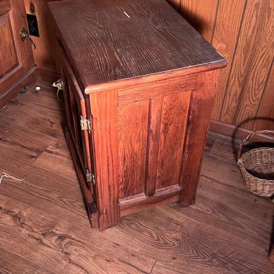 White Clad Oak ‘Ice Box’ End Table (D-RG)