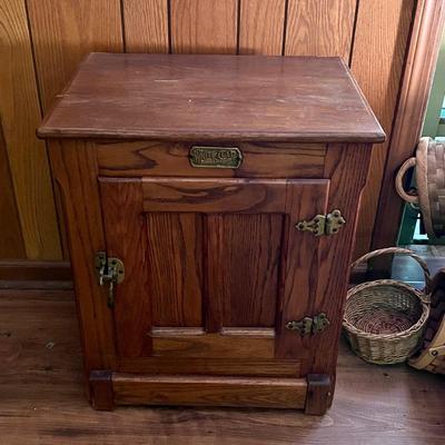 White Clad Oak ‘Ice Box’ End Table (D-RG)