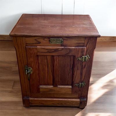 White Clad Oak ‘Ice Box’ End Table (D-RG)