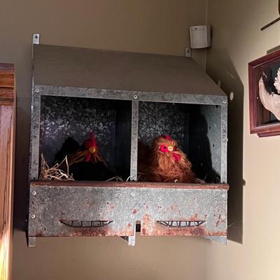 Metal Nesting Box Complete W/Chickens! (D-RG)