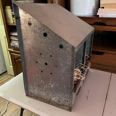 Metal Nesting Box Complete W/Chickens! (D-RG)
