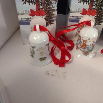 Collection of Vintage Hutschenreuther Weihnachtsglocke Porcelain Bells