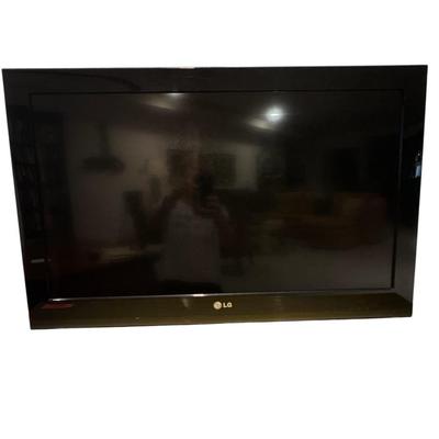 32” LG flat screen