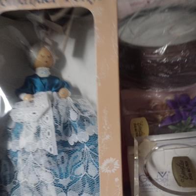 Collection of Miscellaneous Small Collectables and Accessories