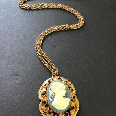 Beautiful vintage, Victorian cameo Necklace