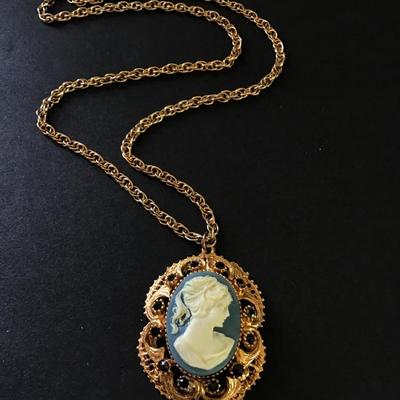 Beautiful vintage, Victorian cameo Necklace