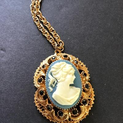 Beautiful vintage, Victorian cameo Necklace