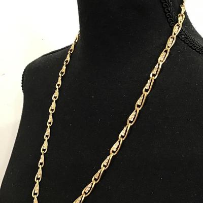 Gorgeous vintage, gold tone rhinestone necklace. Very nice quality beautiful.