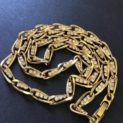 Gorgeous vintage, gold tone rhinestone necklace. Very nice quality beautiful.