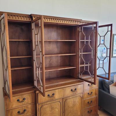 Large Wooden Georgian Breakfront Cabinet (LR-EL)