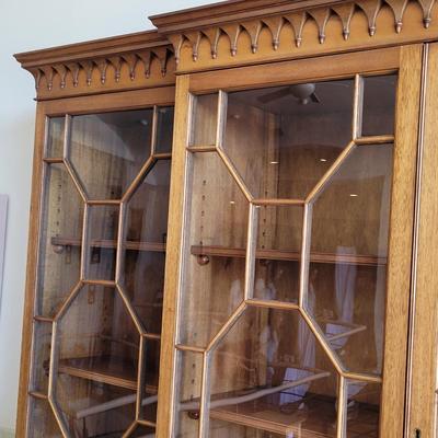 Large Wooden Georgian Breakfront Cabinet (LR-EL)