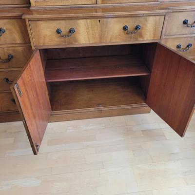 Large Wooden Georgian Breakfront Cabinet (LR-EL)