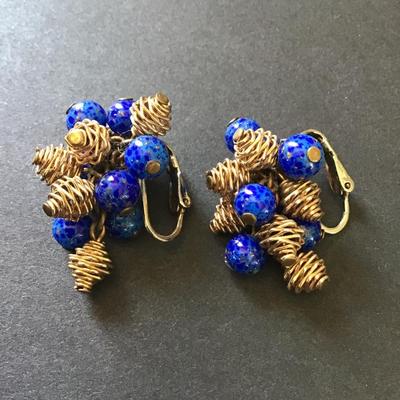 Gorgeous vintage vogue clip on earrings beautiful