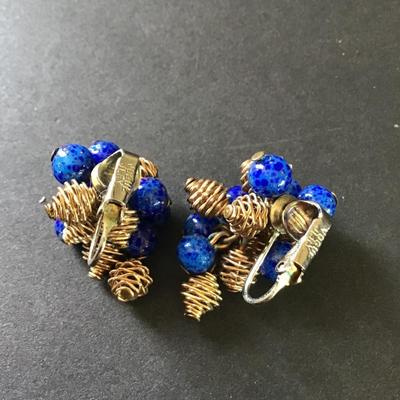 Gorgeous vintage vogue clip on earrings beautiful