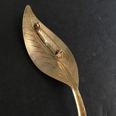 Gold tone leaf brooch