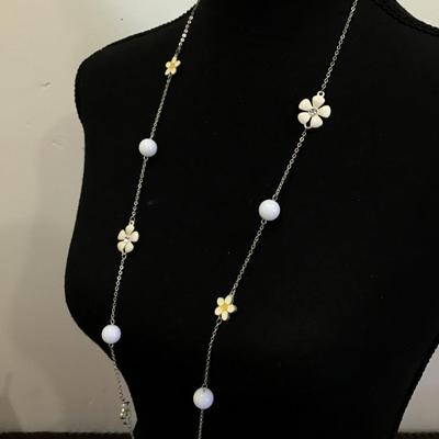 Cute, vintage, white enamel flower necklace