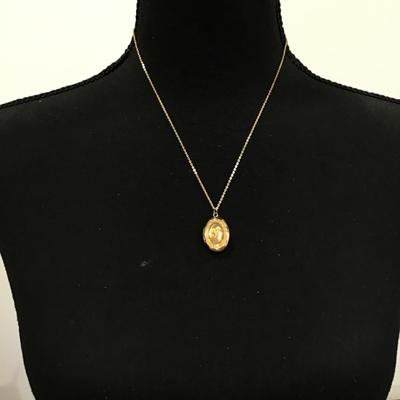Very nice, Gold, toned, locket necklace