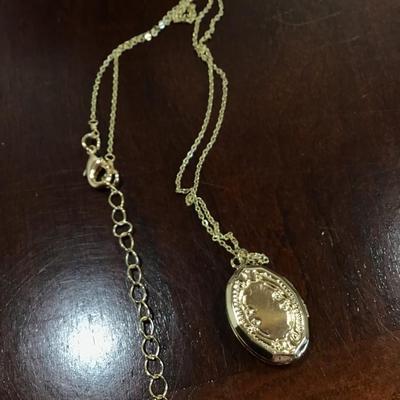 Very nice, Gold, toned, locket necklace