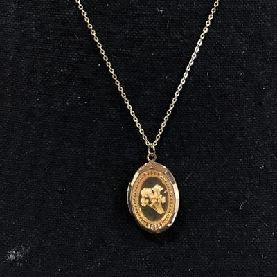 Very nice, Gold, toned, locket necklace