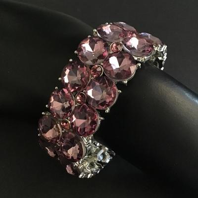 Really pretty purple Rhinestone stretch bracelet