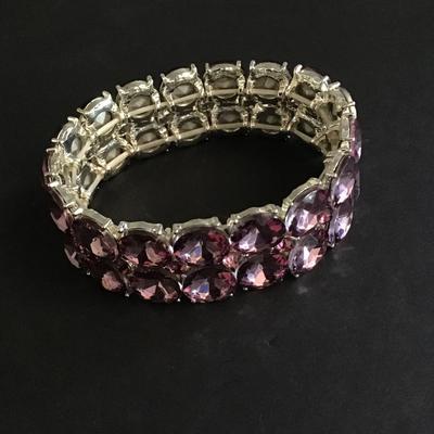 Really pretty purple Rhinestone stretch bracelet
