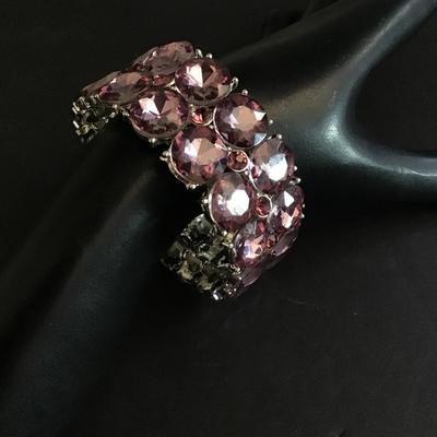 Really pretty purple Rhinestone stretch bracelet