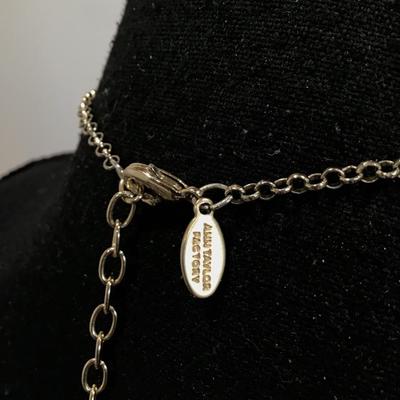Gorgeous Ann Taylor factory, crystal rhinestone flower necklace very nice very beautiful