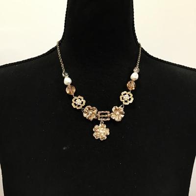 Gorgeous Ann Taylor factory, crystal rhinestone flower necklace very nice very beautiful
