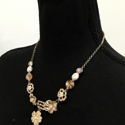 Gorgeous Ann Taylor factory, crystal rhinestone flower necklace very nice very beautiful