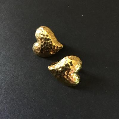 Super cute, vintage, gold, toned, hammered heart clip on earrings