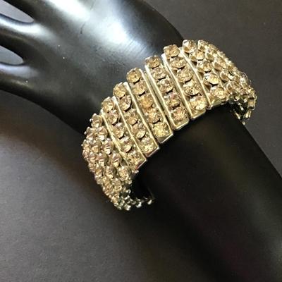 Vintage Silvertone rhinestone expandable bracelet