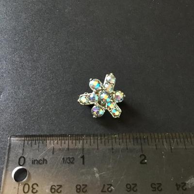 Beautiful vintage, Aurora Borealis crystal flower pin