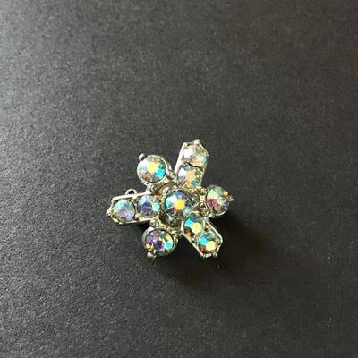 Beautiful vintage, Aurora Borealis crystal flower pin
