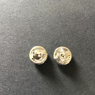 Beautiful crystal rhinestone 925 silver stud earrings. Very beautiful very nice.