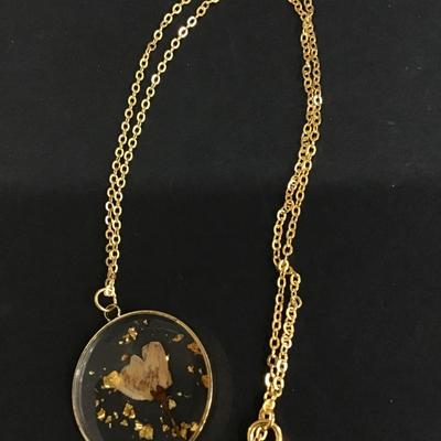 Pretty gold acrylic flower pendant necklace