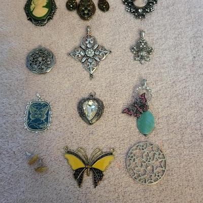 EARRINGS, PENDANTS AND BROOCHES