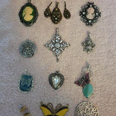 EARRINGS, PENDANTS AND BROOCHES