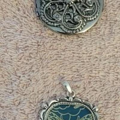 EARRINGS, PENDANTS AND BROOCHES