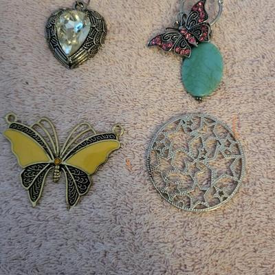 EARRINGS, PENDANTS AND BROOCHES