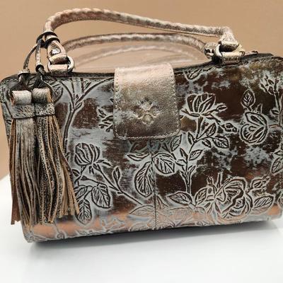 Sale Photo Thumbnail #123: Light grey, dust bag included,  13 x 8 inches 
New
Retails at $229