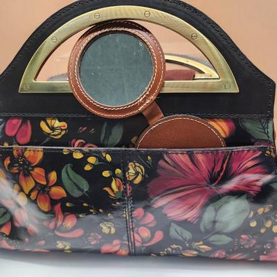 Sale Photo Thumbnail #134: Tropical escape, one outside pocket with snap closure.  
One leather compact mirror included.
New at $169
10.5 x 18 inches