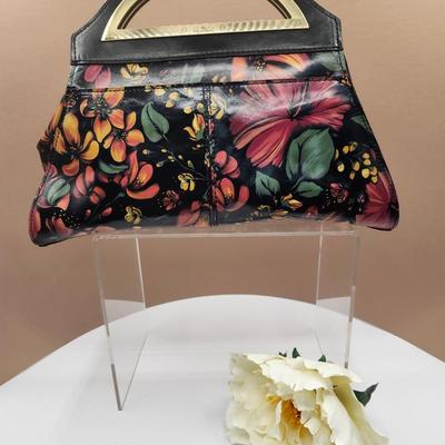 Sale Photo Thumbnail #132: Tropical escape, one outside pocket with snap closure.  
One leather compact mirror included.
New at $169
10.5 x 18 inches