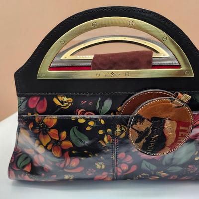 Sale Photo Thumbnail #133: Tropical escape, one outside pocket with snap closure.  
One leather compact mirror included.
New at $169
10.5 x 18 inches