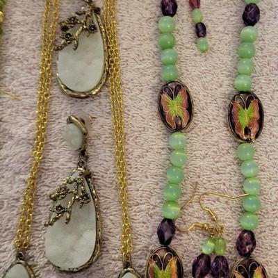NECKLACES, BRACELETS AND EARRINGS
