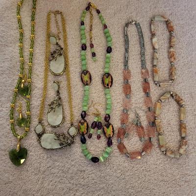 NECKLACES, BRACELETS AND EARRINGS