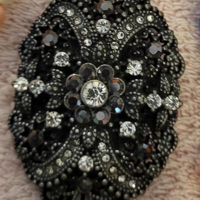 A VARIETY OF JEWELRY
