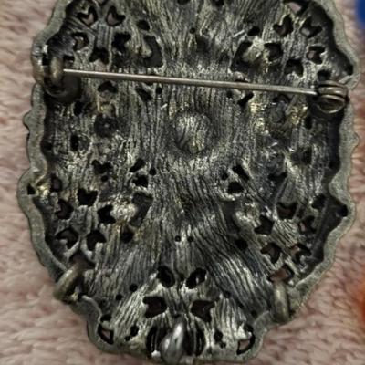 A VARIETY OF JEWELRY
