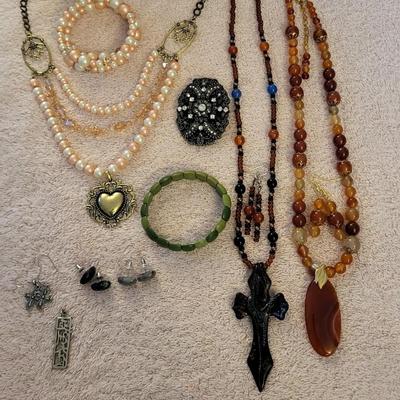 A VARIETY OF JEWELRY