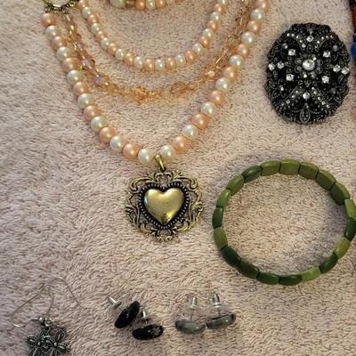 A VARIETY OF JEWELRY
