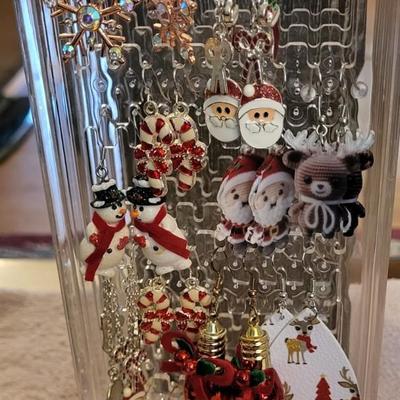CHRISTMAS JEWELRY PLUS AN EARRING HOLDER